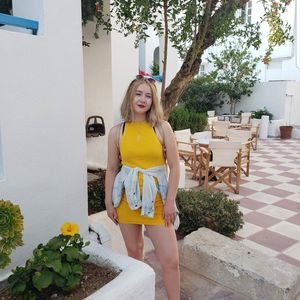 Meet your Posher, Dahlia